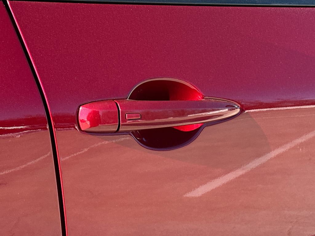 Used 2023 Nissan Rogue SV image 9