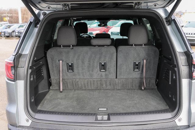 Used 2025 GMC Acadia Elevation image 9