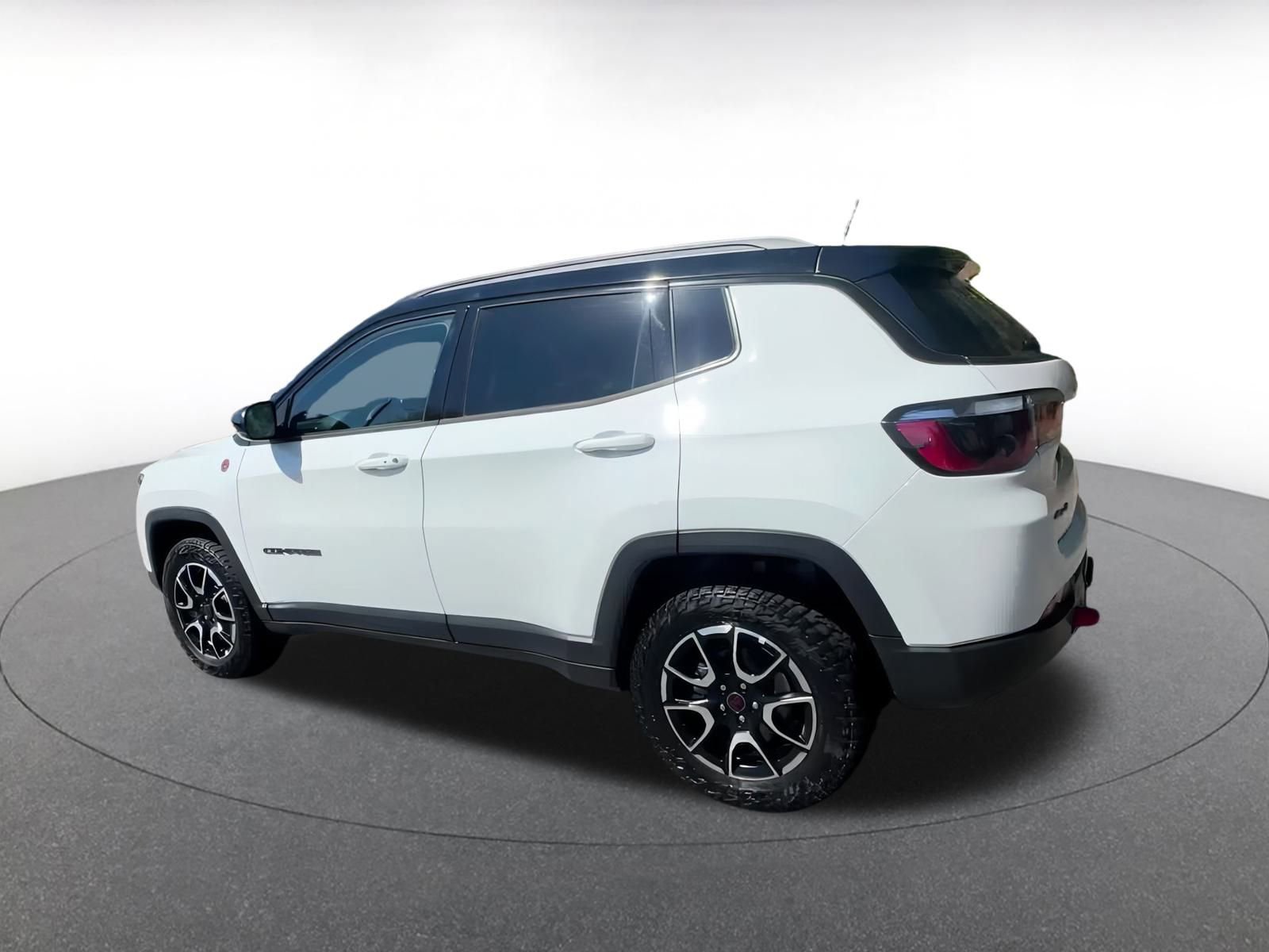 Used 2025 Jeep Compass Trailhawk w/ Trailer Tow Group image 10