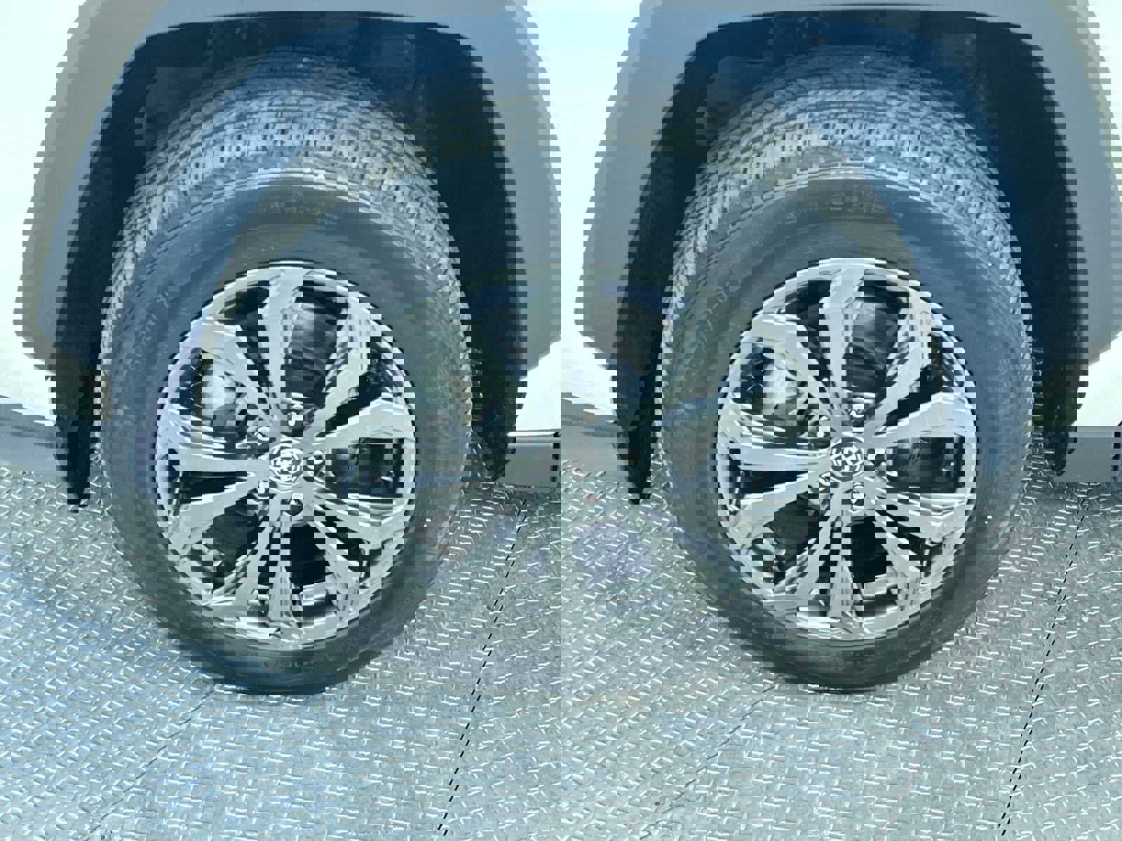 Used 2022 Toyota RAV4 Limited image 10