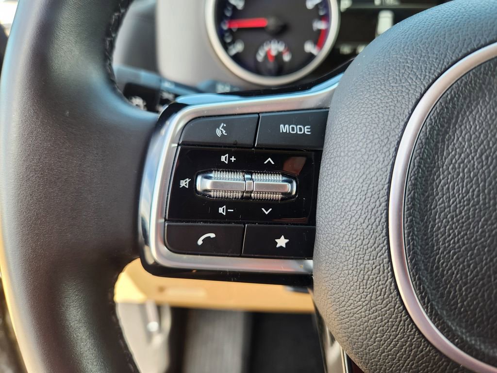 Certified 2024 Kia Carnival LX image 22