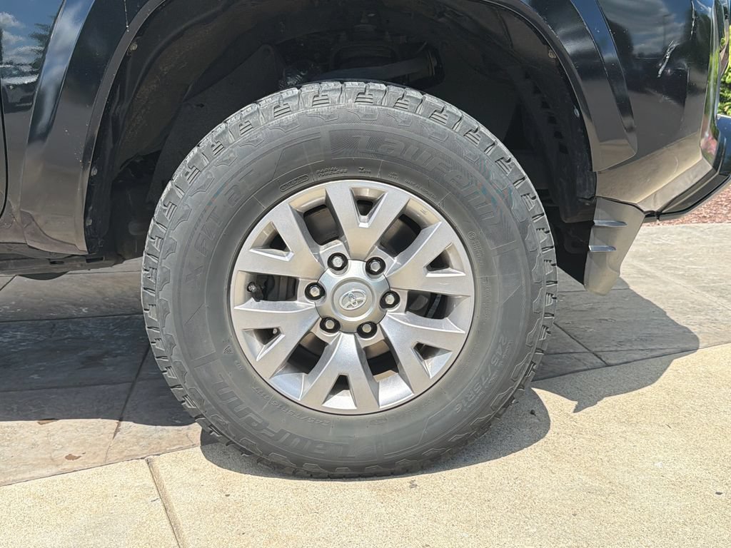 Used 2019 Toyota Tacoma SR5 RWD image 15