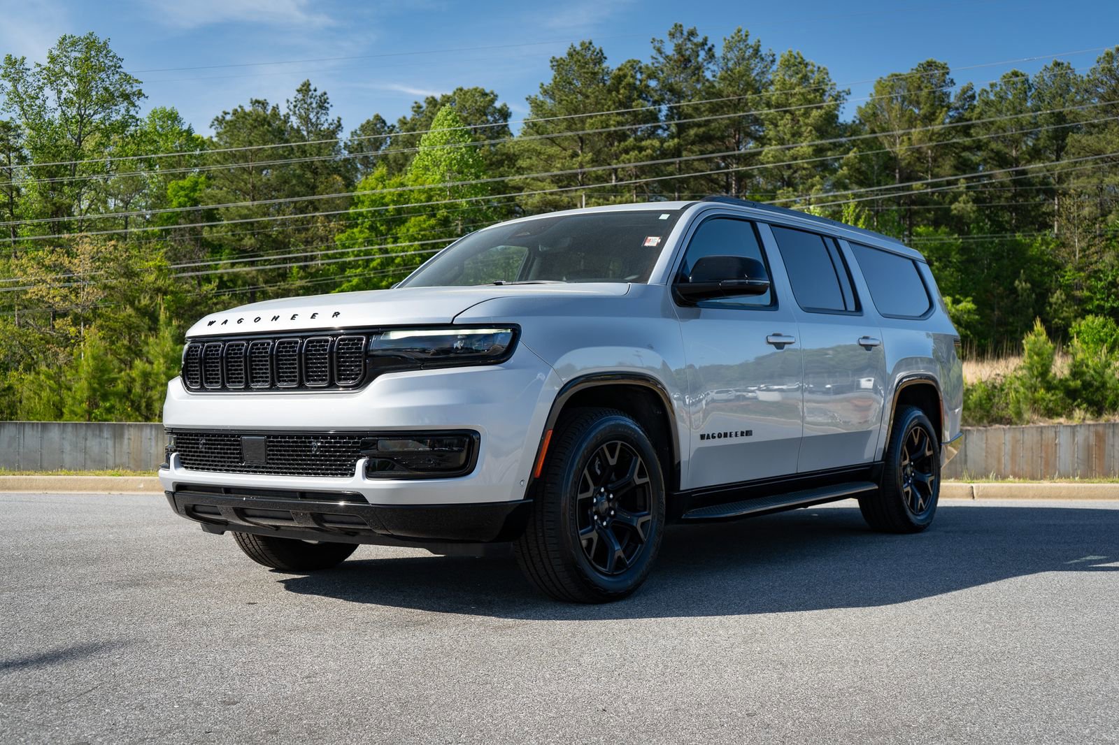 Used 2025 Jeep Wagoneer L Series II AWD/4WD image 3