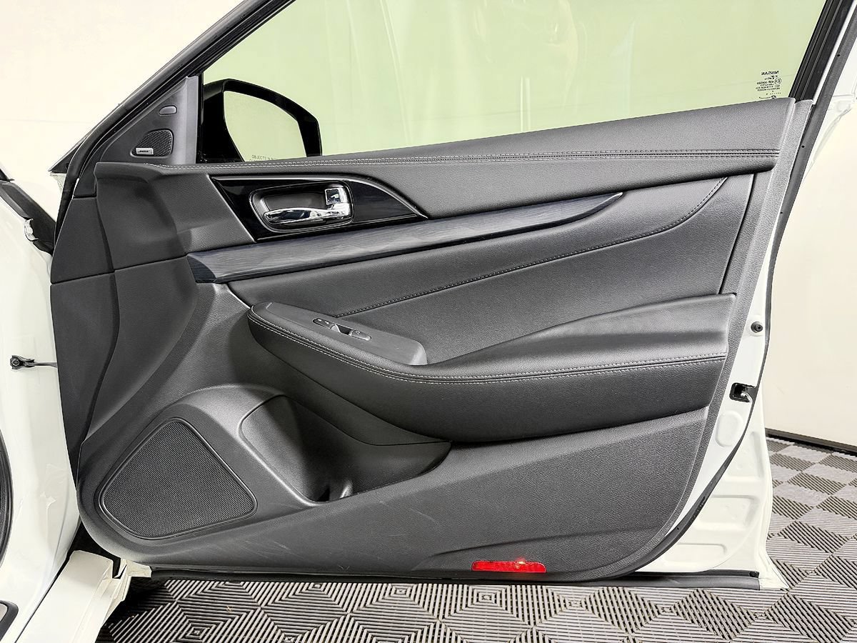 Used 2020 Nissan Maxima Platinum FWD image 47