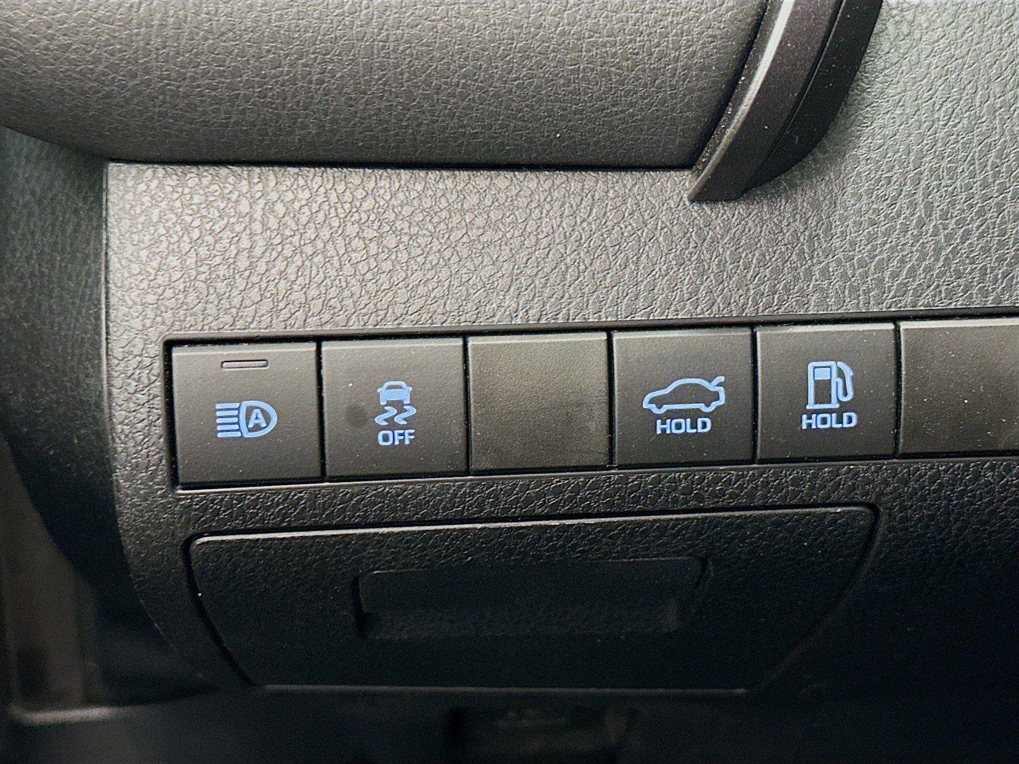 Used 2019 Toyota Camry XSE FWD image 17