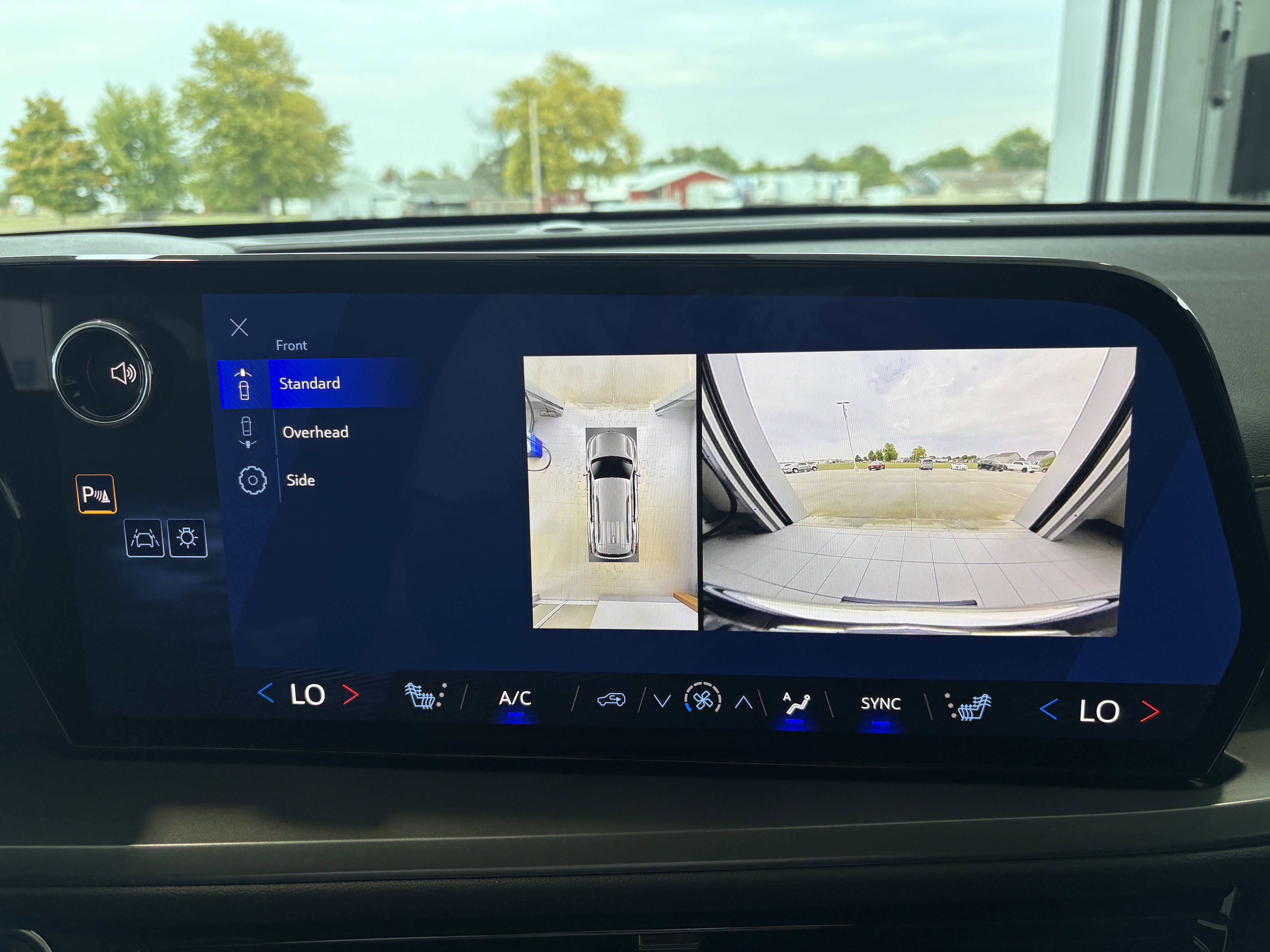 New 2026 Chevrolet Traverse LT w/ Sun and Wheel Package image 17