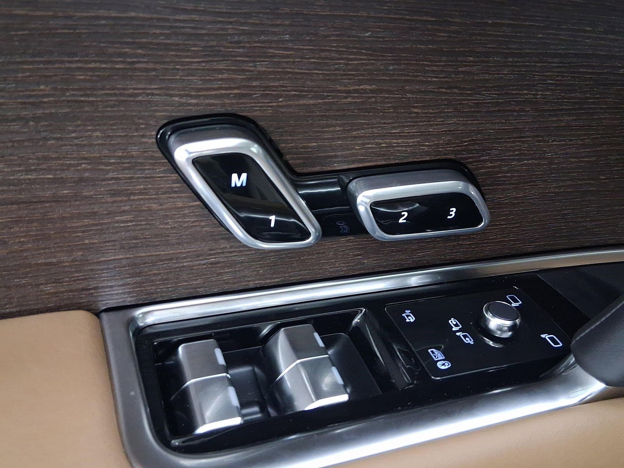 New 2025 Land Rover Range Rover SE image 21