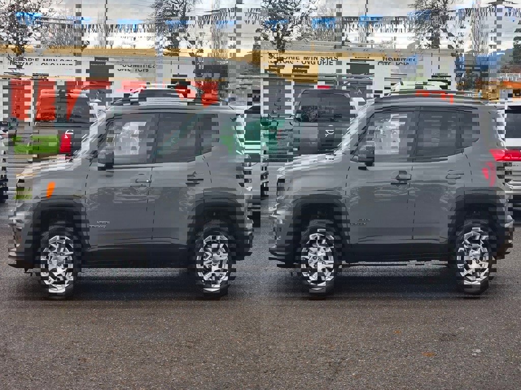 Used 2021 Jeep Renegade Latitude w/ Luxury Group I image 9