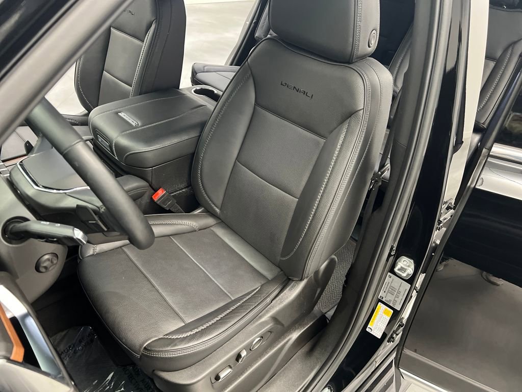 Used 2025 GMC Yukon Denali image 9