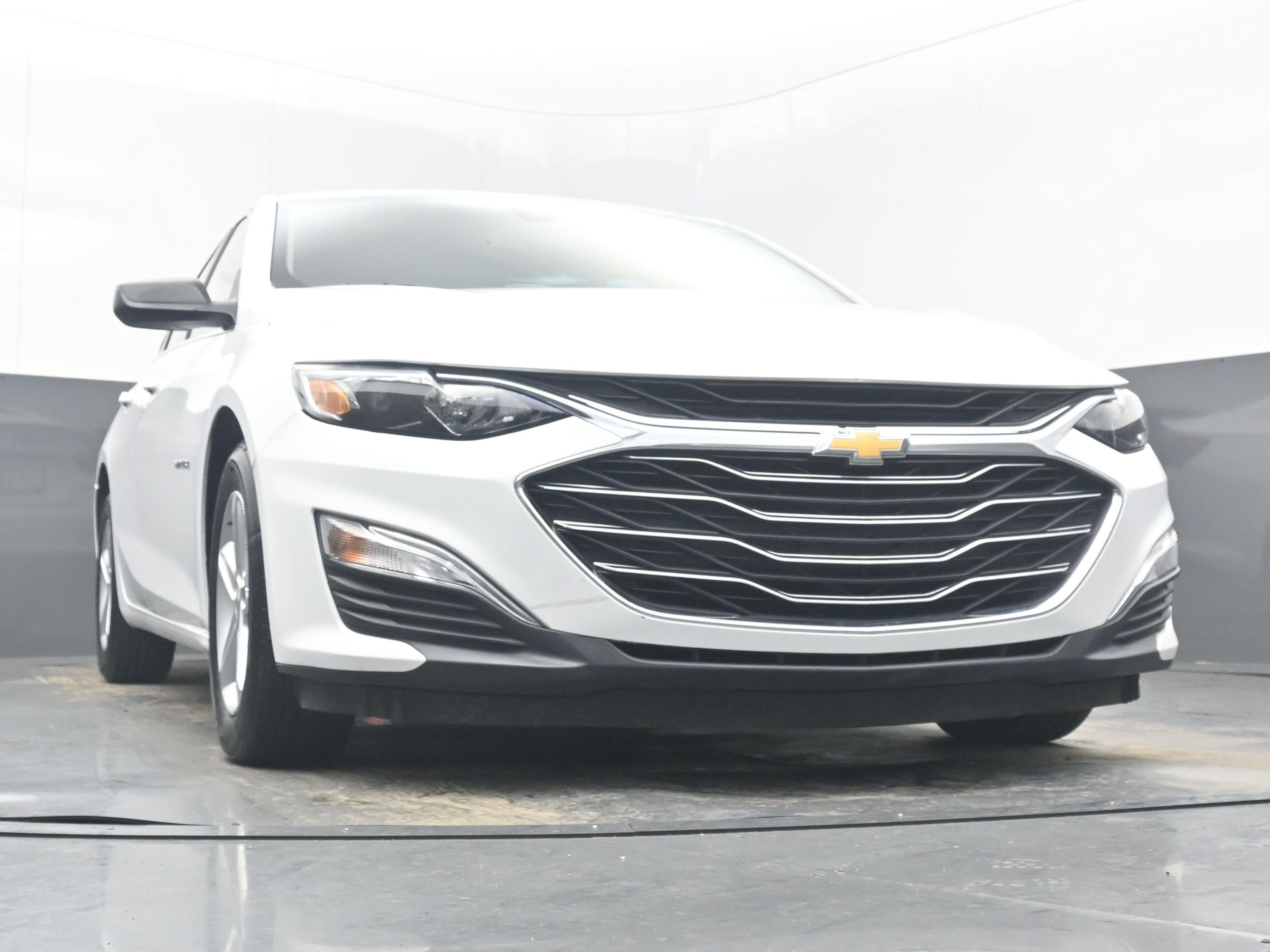 Used 2021 Chevrolet Malibu LS image 24