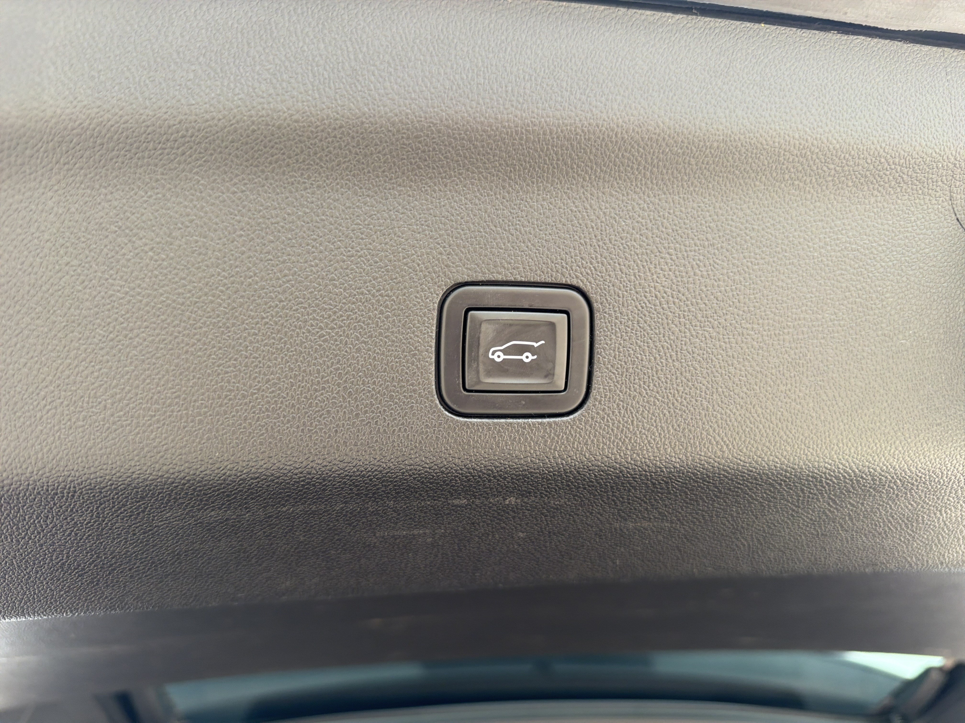 Used 2021 GMC Yukon Denali w/ Denali Premium Package RWD image 24