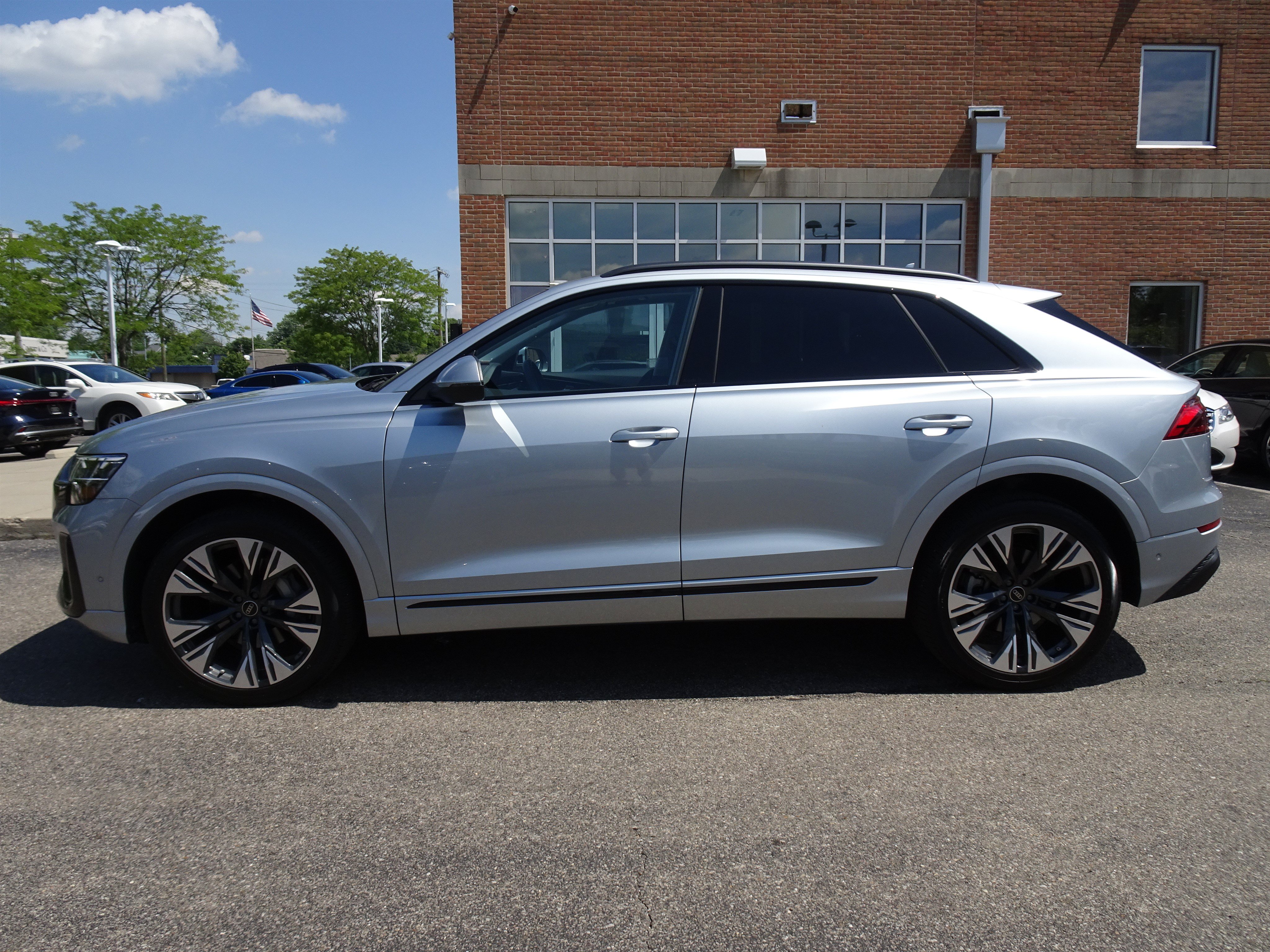 Certified 2025 Audi Q8 Premium AWD/4WD image 2