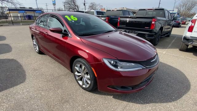 Used 2016 Chrysler 200 S image 4