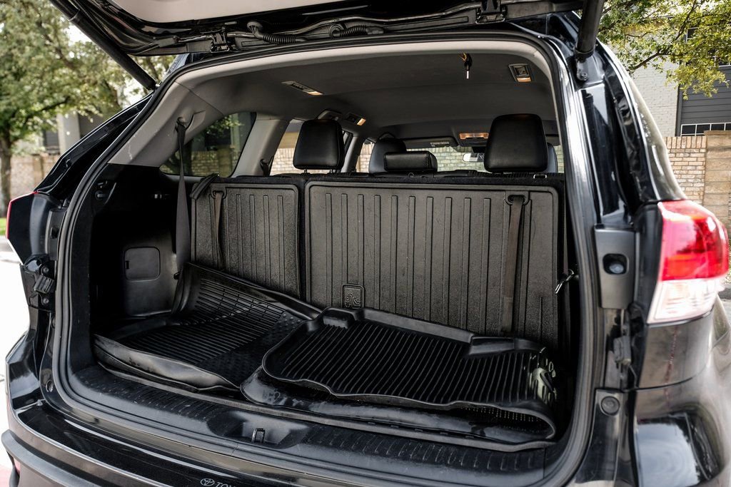 Used 2017 Toyota Highlander Plus image 62