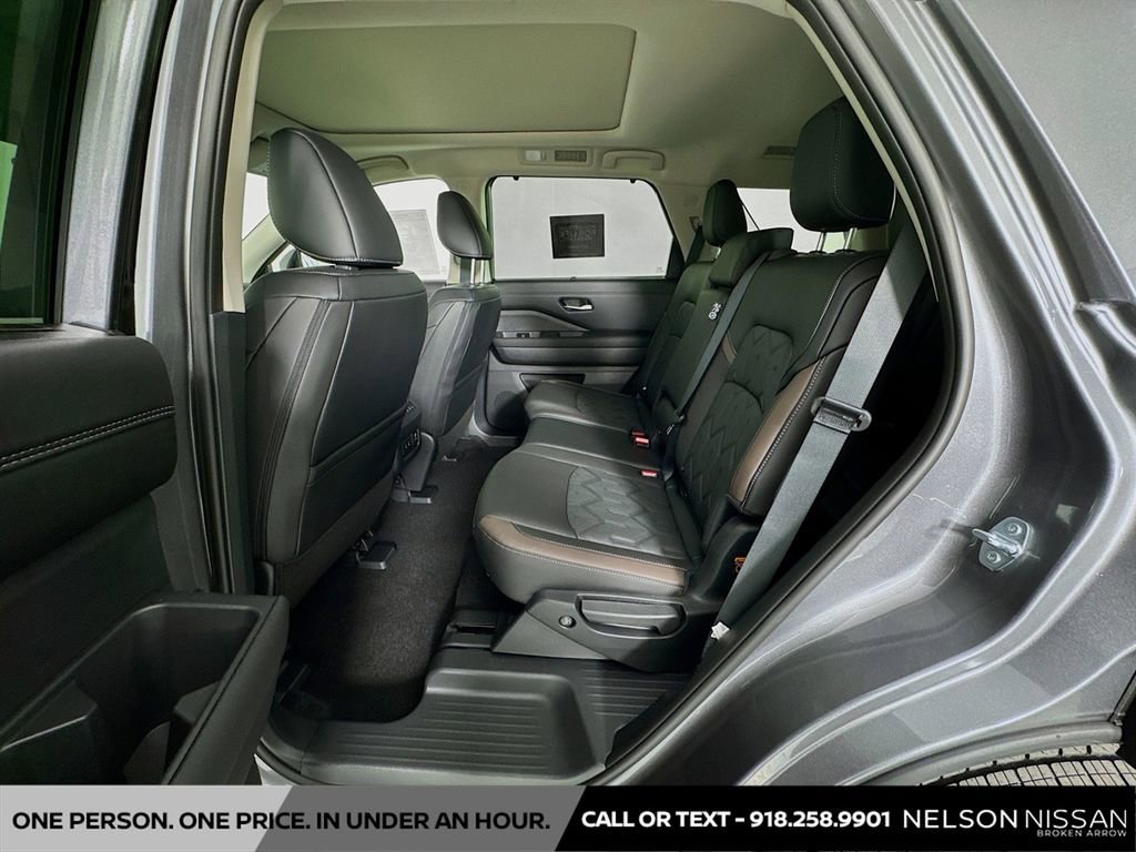 New 2026 Nissan Pathfinder Platinum image 25