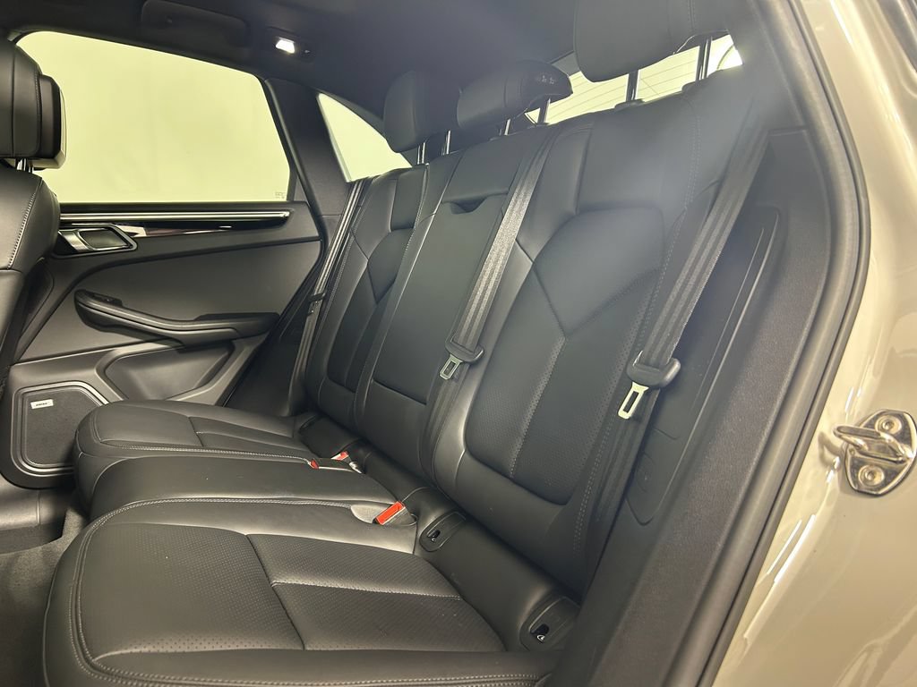 Certified 2019 Porsche Macan AWD/4WD image 27