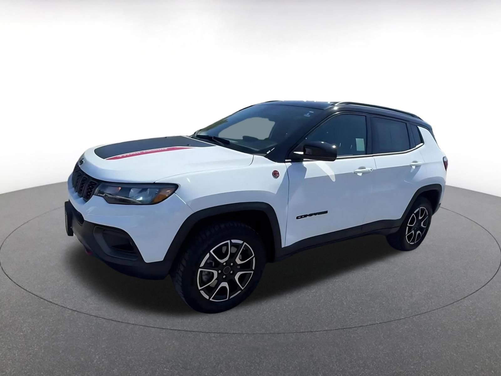 Used 2025 Jeep Compass Trailhawk image 8