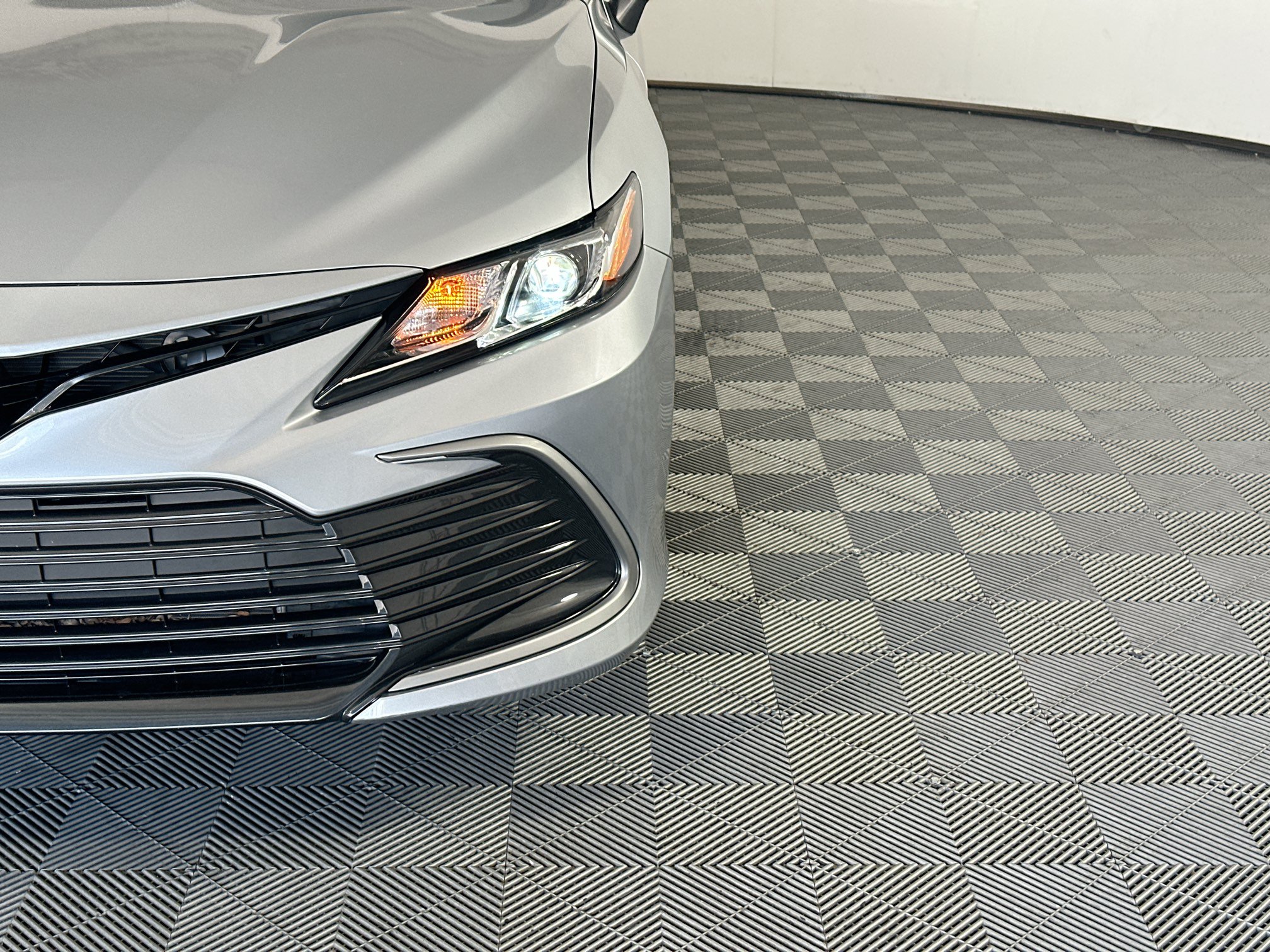 Used 2023 Toyota Camry LE FWD image 9
