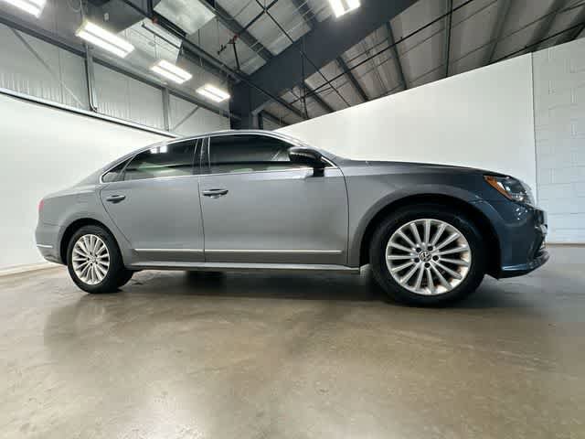 Used 2016 Volkswagen Passat 1.8T SE FWD image 3