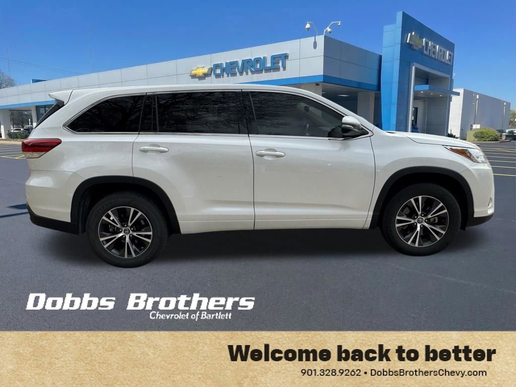 Used 2017 Toyota Highlander Plus image 8