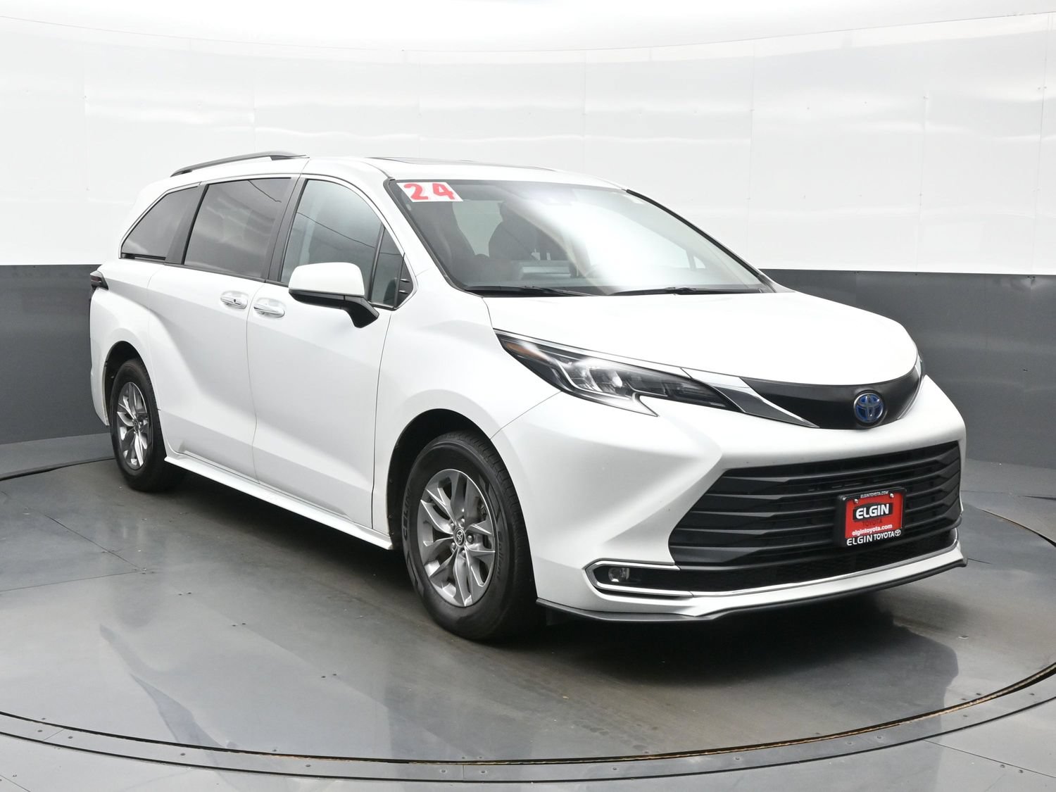 Used 2024 Toyota Sienna XLE AWD/4WD image 8