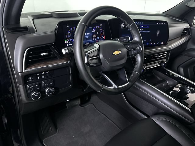 Used 2025 Chevrolet Suburban LT AWD/4WD image 10