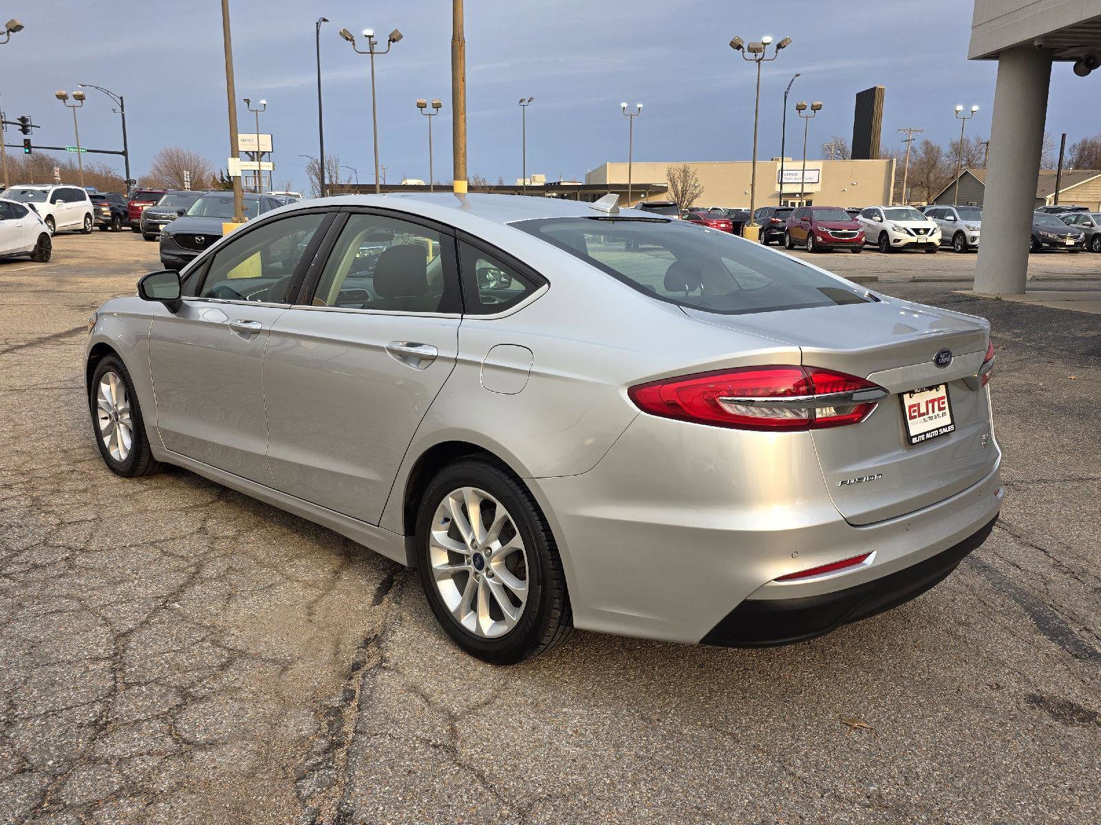 Used 2019 Ford Fusion SE image 7