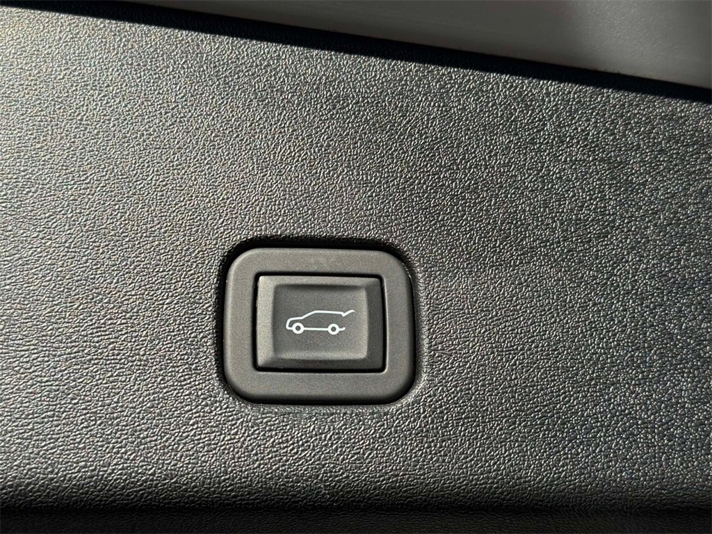 Used 2025 Cadillac Optiq Luxury 2 w/ LPO, Floor Liner Package image 18