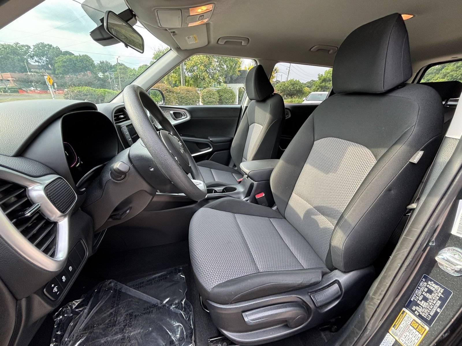 Used 2025 Kia Soul LX w/ LX Technology Package FWD image 32