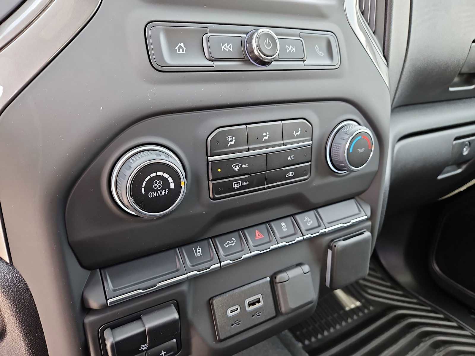 Used 2025 Chevrolet Silverado 2500 Custom w/ Custom Convenience Package image 21