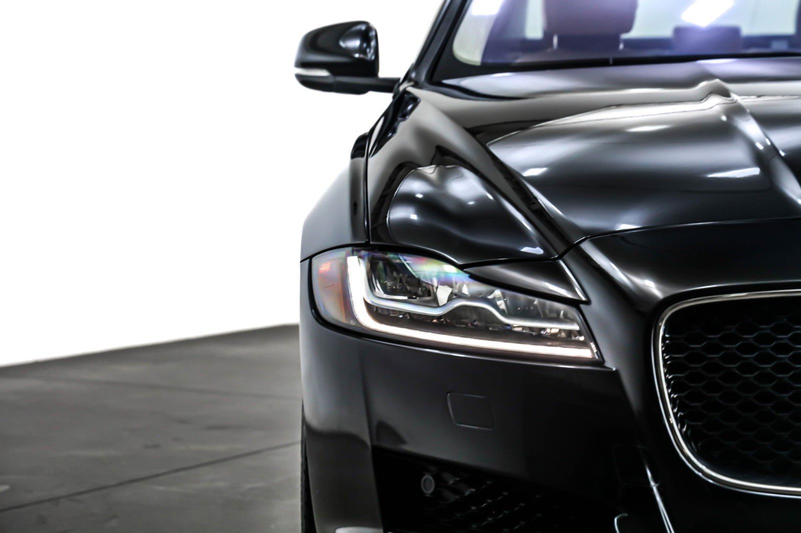 Used 2020 Jaguar XF Prestige image 13