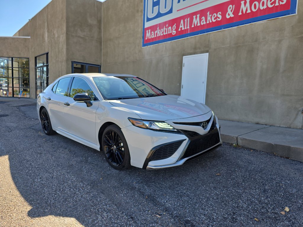 Used 2023 Toyota Camry XSE image 6