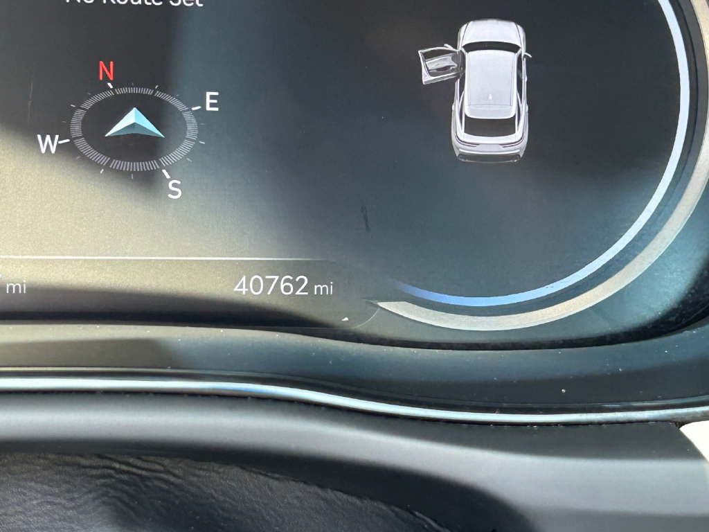 Used 2022 Genesis GV70 2.5T AWD/4WD image 36