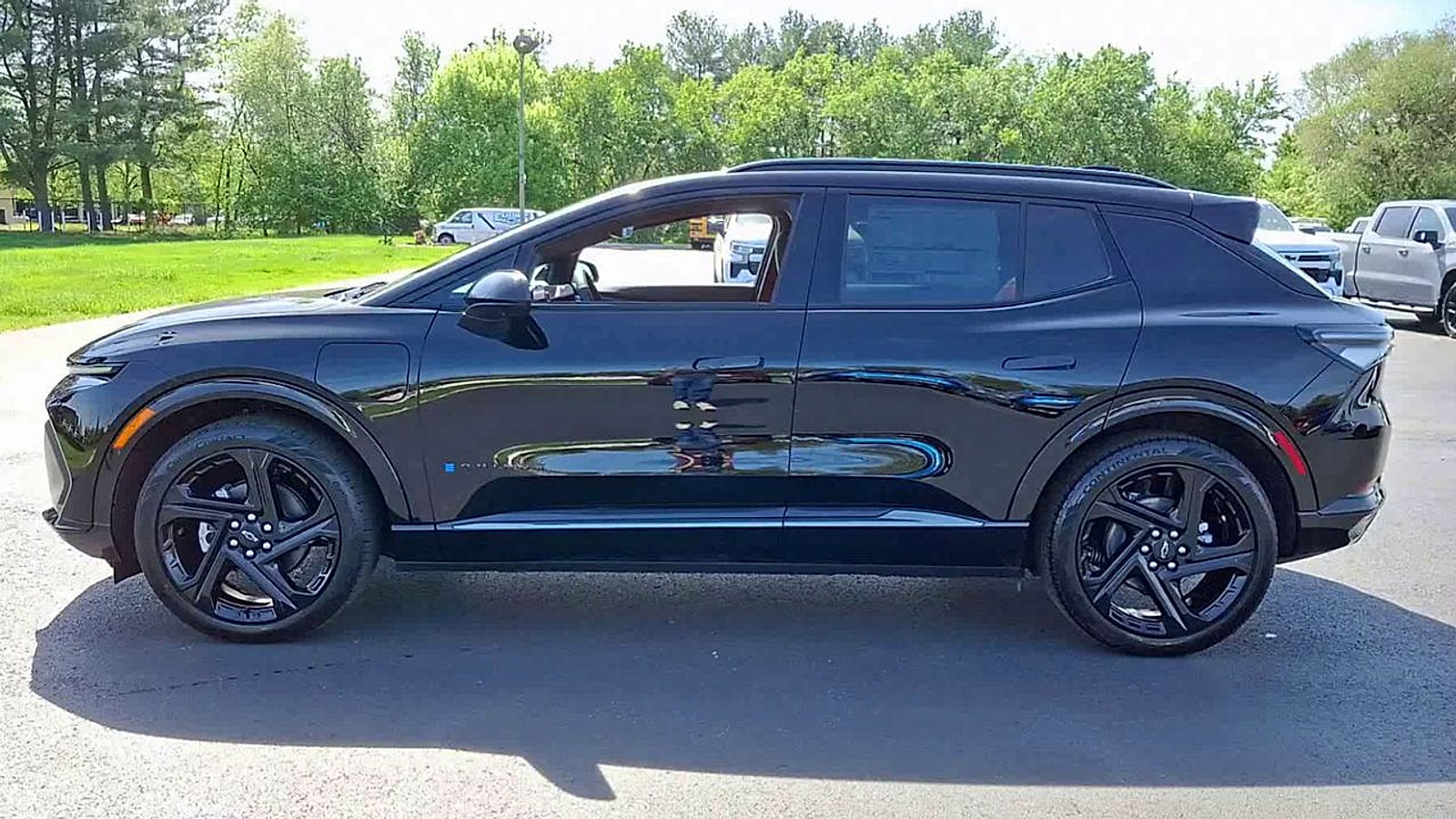 New 2025 Chevrolet Equinox EV RS w/ Convenience Package II FWD image 5