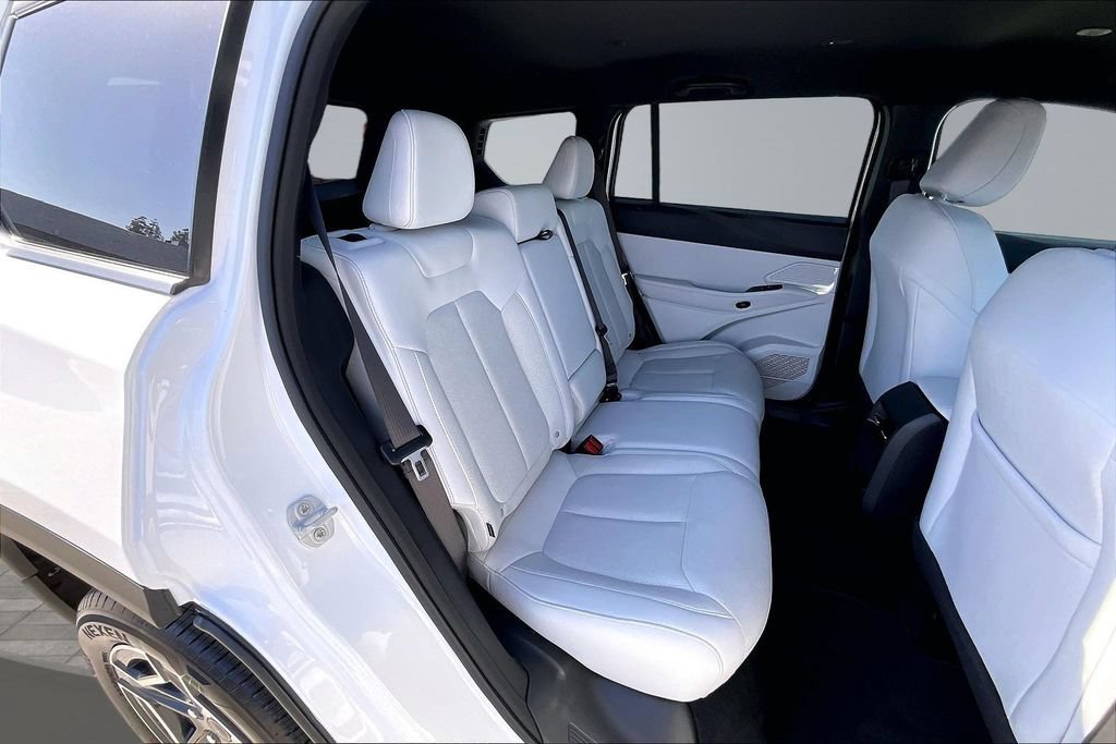New 2026 Jeep Cherokee Laredo AWD/4WD image 18