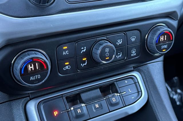 Used 2023 GMC Acadia SLE image 29