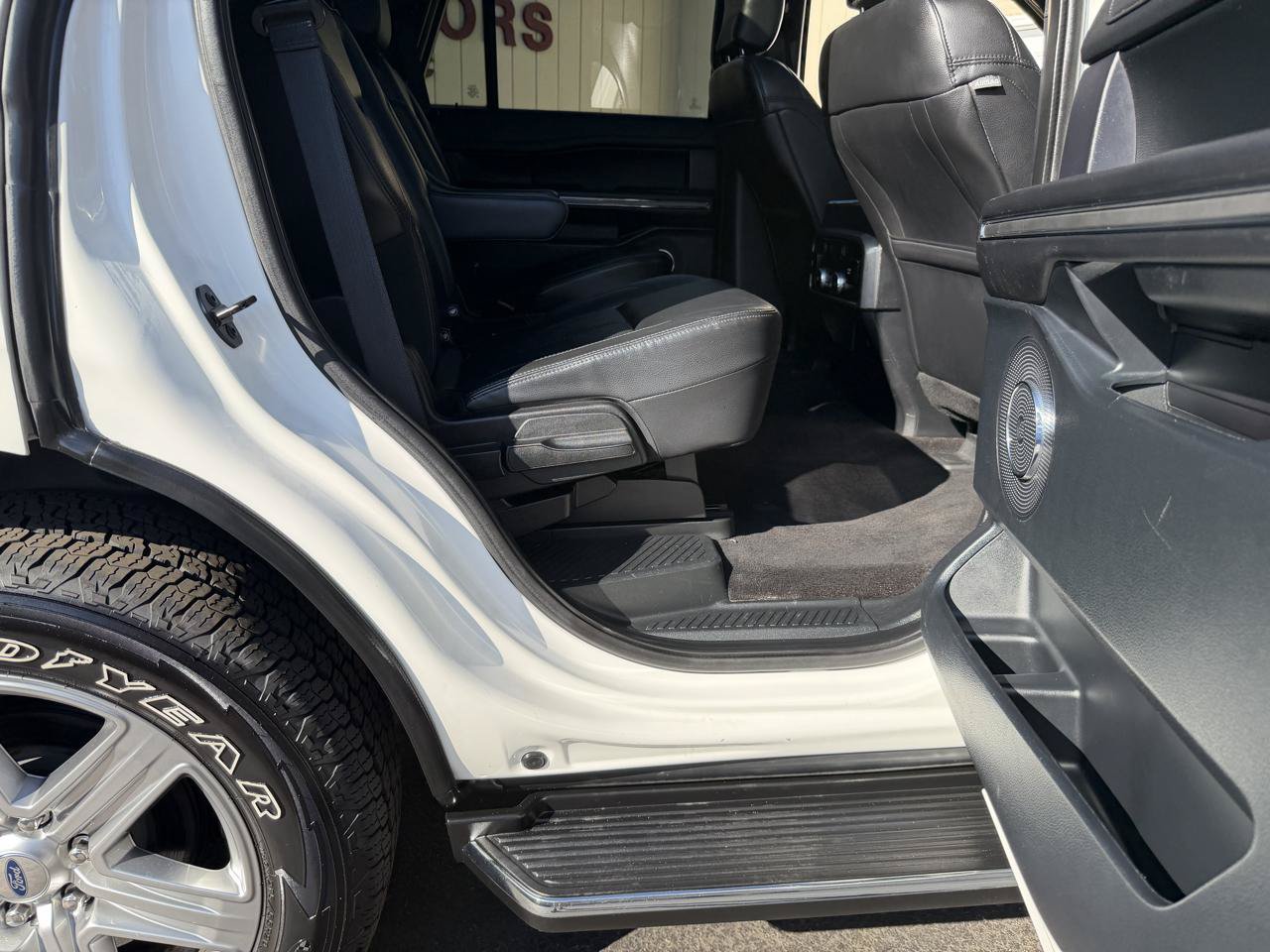 Used 2020 Ford Expedition XLT w/ Equipment Group 202A AWD/4WD image 37