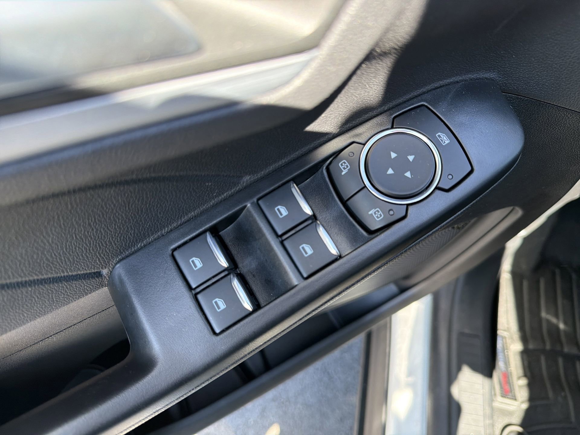 Certified 2025 Ford Escape SE w/ PHEV Premium Package image 14