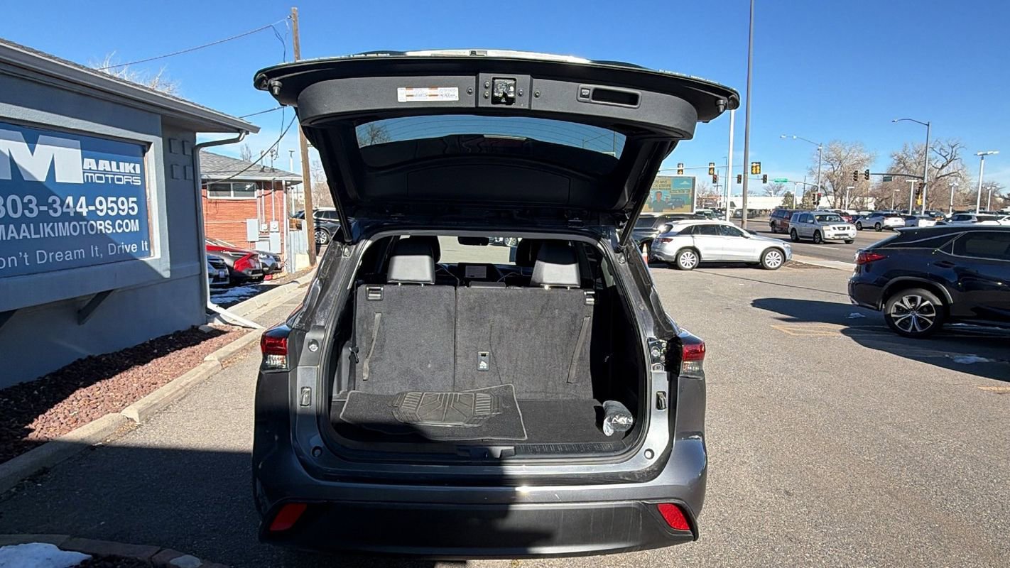 Used 2023 Toyota Highlander XLE image 6
