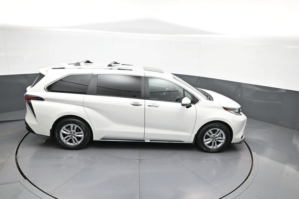 Certified 2025 Toyota Sienna Limited image 39