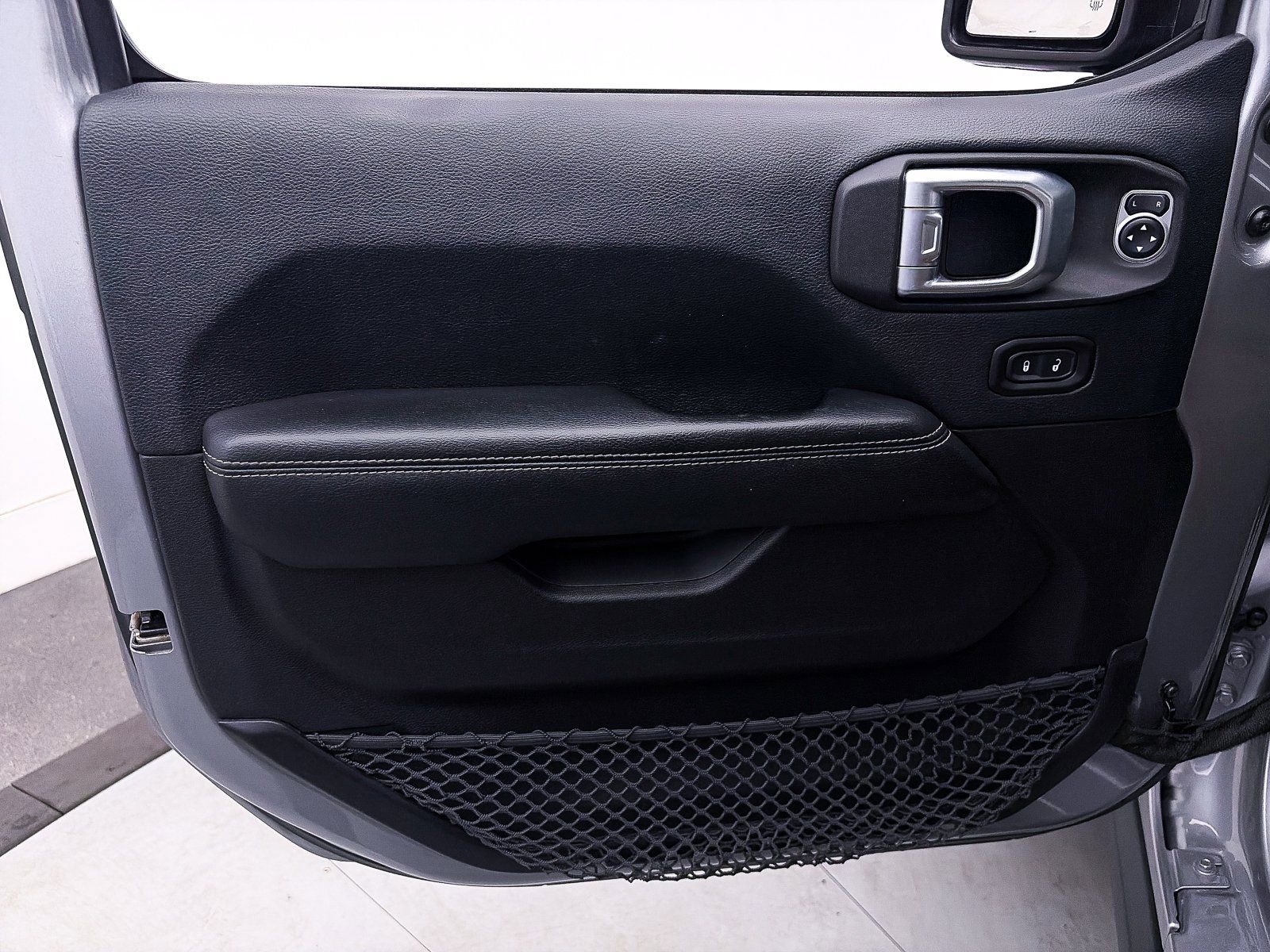 Used 2018 Jeep Wrangler Unlimited Rubicon w/ Steel Bumper Group image 15