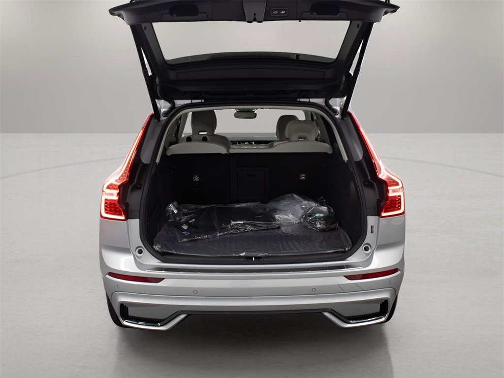 Certified 2025 Volvo XC60 T8 Core w/ Protection Package Premier image 12