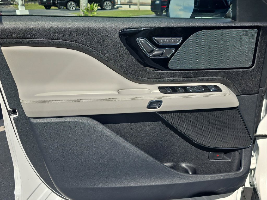 New 2027 Lincoln Aviator 2WD image 14
