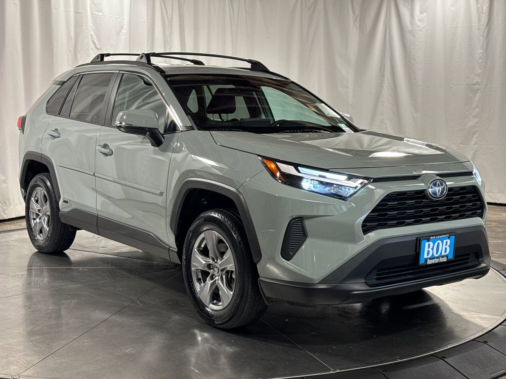 Used 2022 Toyota RAV4 XLE AWD/4WD image 7