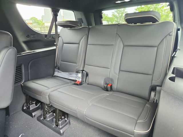 New 2026 Chevrolet Suburban Premier w/ Sun And Tow Package AWD/4WD image 11