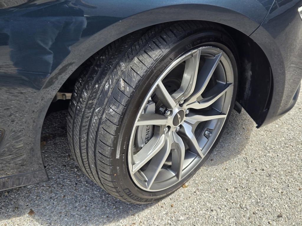 Used 2025 Genesis G70 2.5T image 6