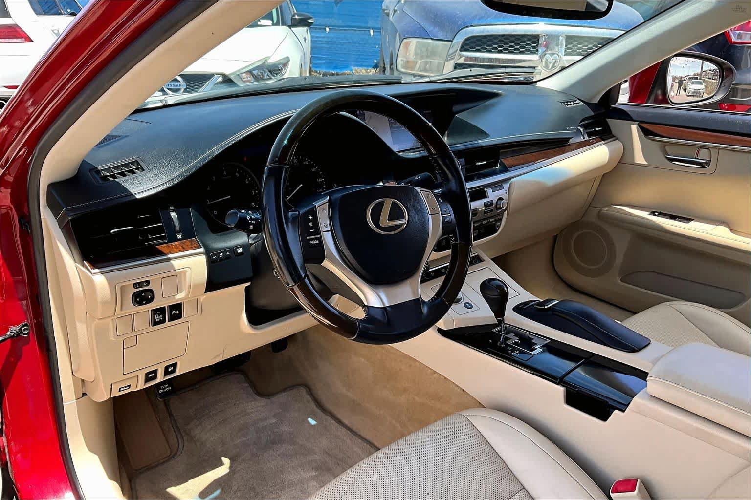 Used 2013 Lexus ES 350 w/ Luxury Pkg FWD image 16