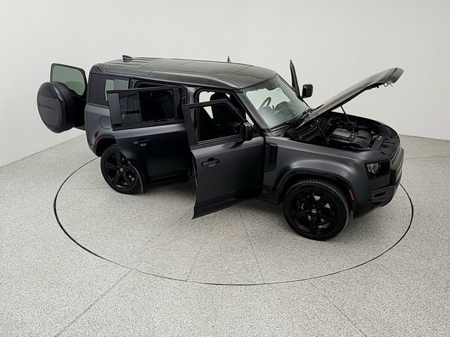 Used 2023 Land Rover Defender 110 image 40