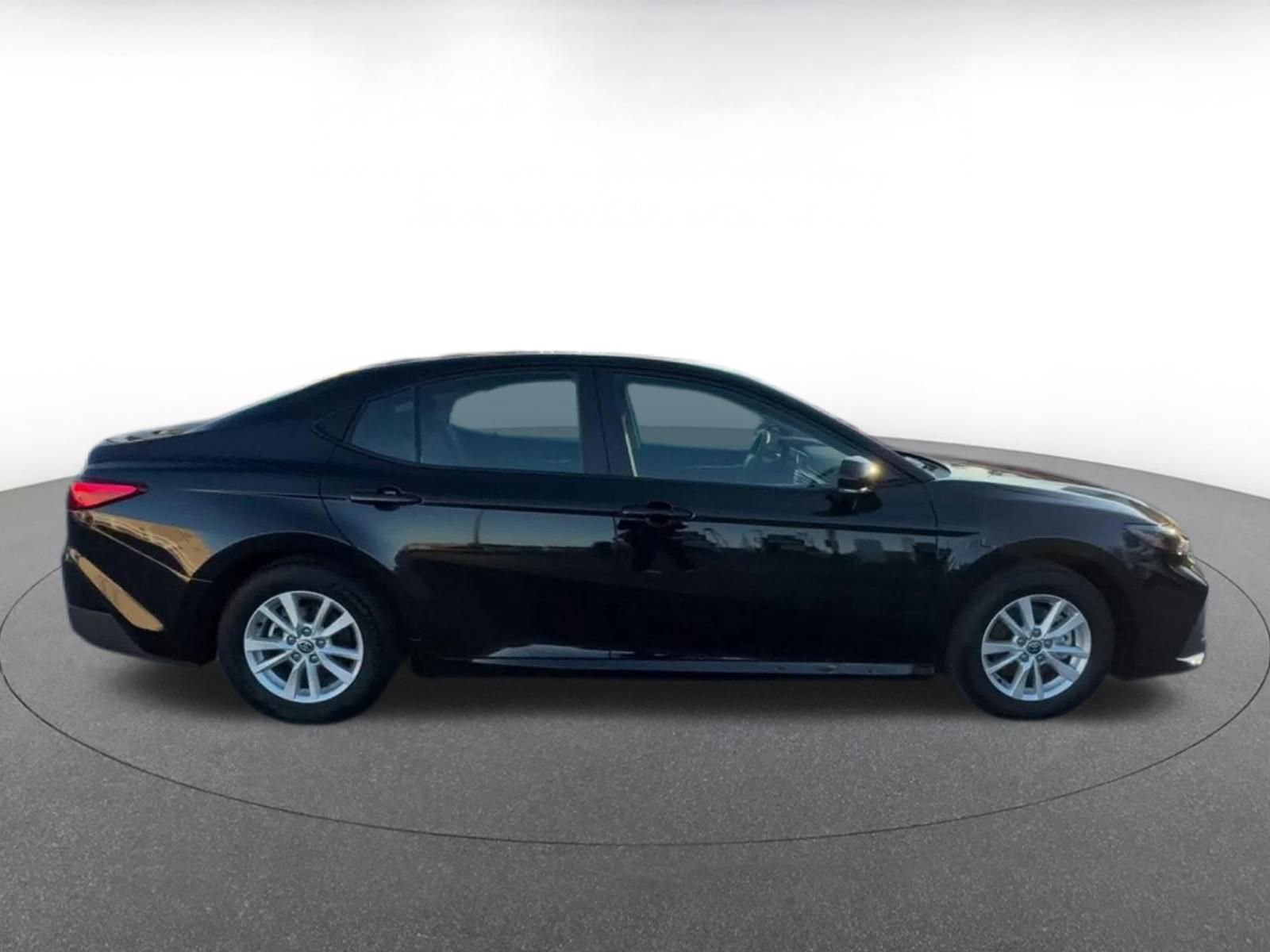 Used 2025 Toyota Camry LE image 16