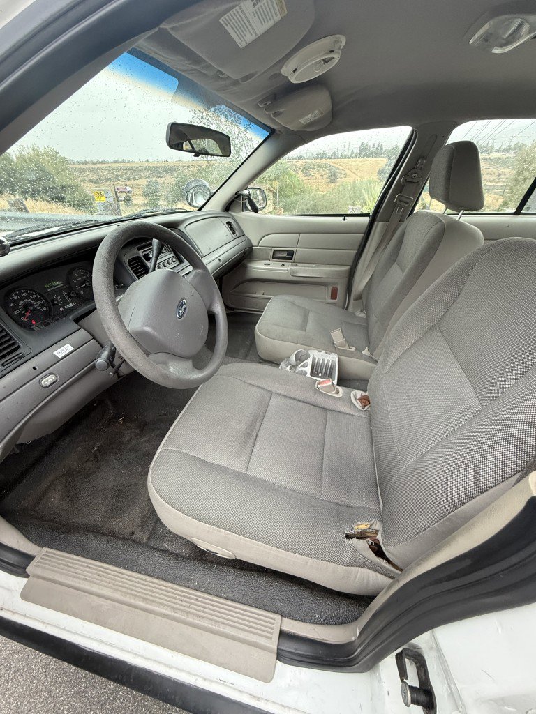 Used 2006 Ford Crown Victoria Police Interceptor image 13